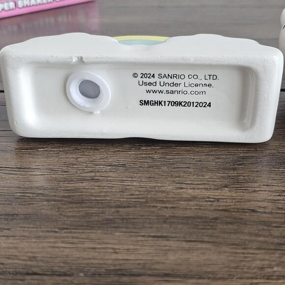 Hello Kitty & Rainbow Ceramic Salt & Pepper Shaker Set Pink Bow Sanrio NWT - Picture 2 of 5